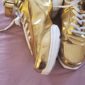 Dance sneakers,worn, perfect for dtudio dance fitn